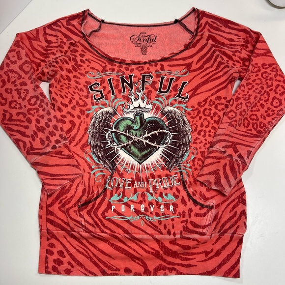 Sinful By Affliction Monica Sweatshirt Graphic Tee Size Medium Red Coral NEW - Picture 11 of 13